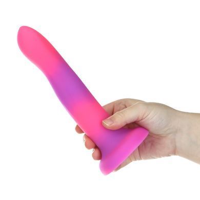 Светящийся в темноте фаллоимитатор ADDICTION Rave 8&Prime; Glow in the Dark Dildo Pink Purple, 20,3 см SO6850 фото